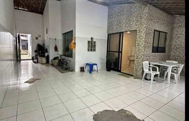 Imagem: A casa possui 2 Dormitórios, 1 Banheiro e está localizado