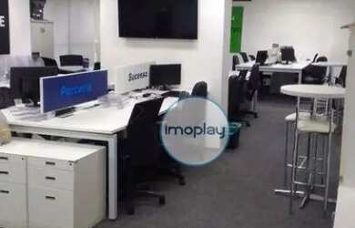 Imagem: O depósito possui 4 Vagas na garagem e 139m² de Área e está