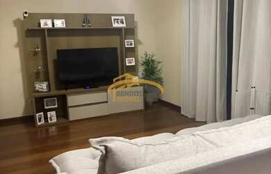 Imagem: A casa possui 4 Dormitórios, 4 Banheiros, 4 Vagas na garagem