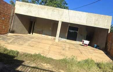 Imagem: A casa possui 2 Dormitórios, 1 Banheiro, 3 Vagas na garagem