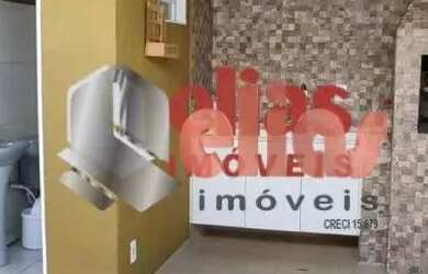 Imagem: A casa possui 3 Dormitórios, 3 Banheiros, 2 Vagas na garagem