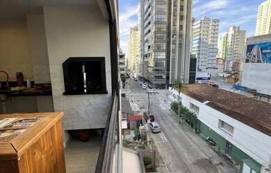 Imagem: O apartamento possui 4 Dormitórios, 3 Banheiros, 1 Vaga na