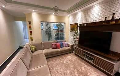 Imagem: A casa em condomínio possui 4 Dormitórios, 3 Banheiros, 4