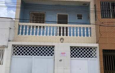 Imagem: A casa possui 5 Dormitórios, 3 Banheiros, 1 Vaga na garagem