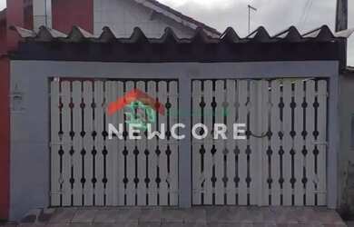 Imagem: A casa possui 2 Dormitórios, 2 Banheiros, 2 Vagas na garagem