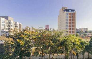 Imagem: O apartamento possui 1 Dormitório, 1 Banheiro, 2 Vagas na garagem