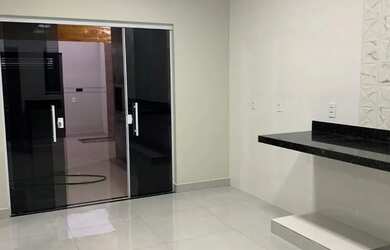 Imagem: A casa possui 3 Dormitórios, 3 Banheiros, 3 Vagas na garagem