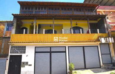 Imagem: A casa possui 5 Dormitórios, 3 Banheiros, 3 Vagas na garagem