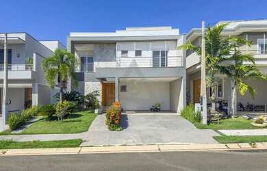 Imagem: A casa em condomínio possui 4 Dormitórios, 5 Banheiros, 4