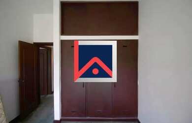 Imagem: A casa possui 5 Dormitórios, 5 Banheiros, 4 Vagas na garagem