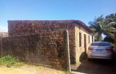 Imagem: A casa possui 3 Dormitórios, 2 Banheiros, 2 Vagas na garagem