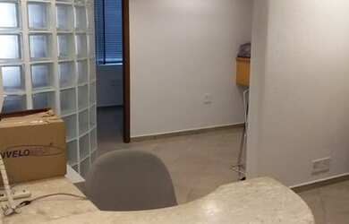 Imagem: O depósito possui 2 Vagas na garagem, 136m² de Área e está