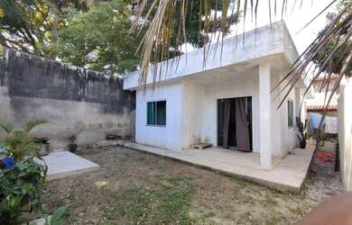 Imagem: A casa possui 2 Dormitórios, 2 Banheiros, 1 Vaga na garagem