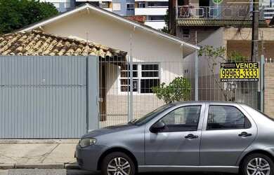 Imagem: A casa possui 3 Dormitórios, 3 Banheiros, 2 Vagas na garagem