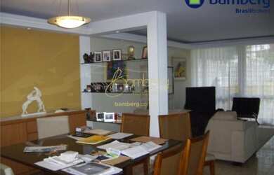 Imagem: A casa possui 3 Dormitórios, 3 Banheiros, 5 Vagas na garagem