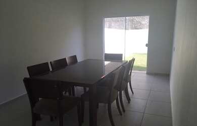 Imagem: A casa possui 3 Dormitórios, 2 Banheiros, 2 Vagas na garagem