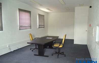 Imagem: O depósito possui 5 Vagas na garagem, 900m² de Área e está