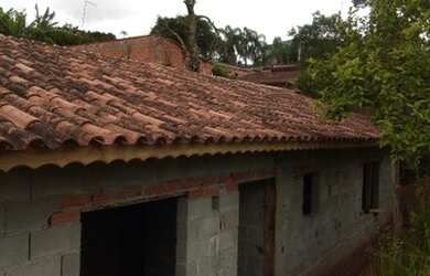 Imagem: A casa possui 1 Dormitório, 1 Banheiro, 200m² de Área e