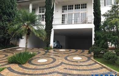 Imagem: A casa em condomínio possui 5 Dormitórios, 5 Banheiros, 4