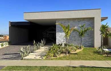 Imagem: A casa em condomínio possui 3 Dormitórios, 4 Vagas na garagem