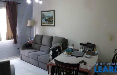 Imagem: O apartamento possui 3 Dormitórios, 1 Banheiro, 1 Vaga na garagem