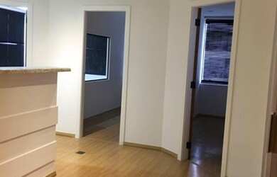 Imagem: O depósito possui 3 Vagas na garagem, 120m² de Área e está