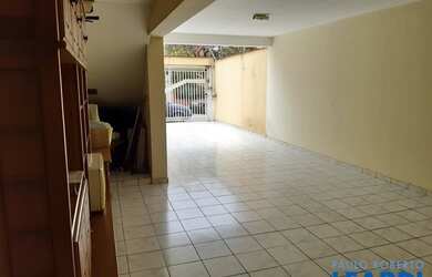 Imagem: A casa possui 3 Dormitórios, 5 Banheiros, 4 Vagas na garagem