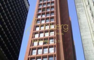 Imagem: O depósito possui 5 Vagas na garagem e 694m² de Área e está