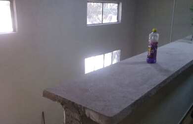 Imagem: A casa possui 2 Dormitórios, 1 Banheiro, 1 Vaga na garagem