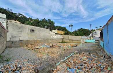 Imagem: O terreno possui 362m² de Área e está localizado em Garcia