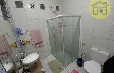 Imagem: A casa possui 3 Dormitórios, 1 Banheiro, 4 Vagas na garagem