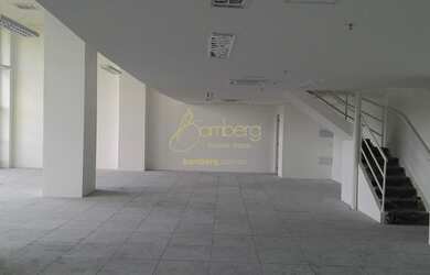 Imagem: O depósito possui 4 Vagas na garagem e 265m² de Área e está