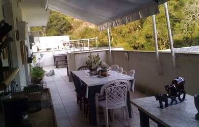 Imagem: O apartamento na cobertura possui 3 Dormitórios, 2 Banheiros