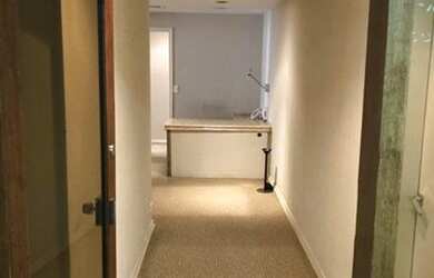 Imagem: O depósito possui 5 Vagas na garagem e 237m² de Área e está