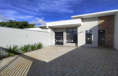 Imagem: A casa possui 3 Dormitórios, 1 Banheiro, 2 Vagas na garagem