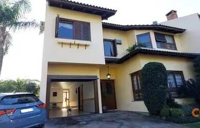 Imagem: A casa possui 4 Dormitórios, 4 Banheiros, 4 Vagas na garagem