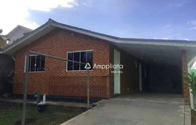 Imagem: A casa possui 3 Dormitórios, 1 Banheiro, 2 Vagas na garagem