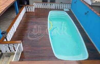 Imagem: A casa possui 3 Dormitórios, 3 Banheiros, 5 Vagas na garagem