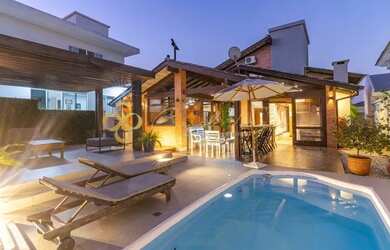 Imagem: A casa possui 3 Dormitórios, 4 Banheiros, 4 Vagas na garagem