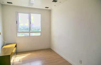 Imagem: O apartamento possui 3 Dormitórios, 1 Banheiro, 1 Vaga na garagem