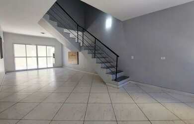 Imagem: A casa em condomínio possui 4 Dormitórios, 4 Banheiros, 3