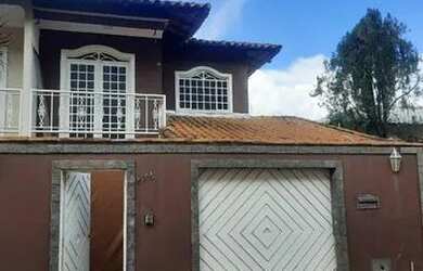 Imagem: A casa em condomínio possui 3 Dormitórios e 2 Vagas na garagem