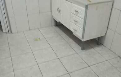 Imagem 4: Aluga se uma casa de 03cômodos medio