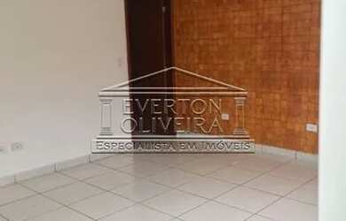 Imagem: A casa possui 2 Dormitórios, 1 Banheiro, 2 Vagas na garagem