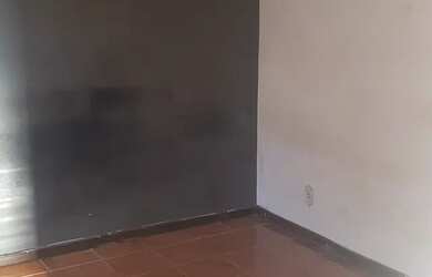 Imagem: A casa possui 2 Dormitórios, 2 Banheiros e está localizado