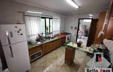 Imagem: A casa possui 3 Dormitórios, 4 Banheiros, 4 Vagas na garagem