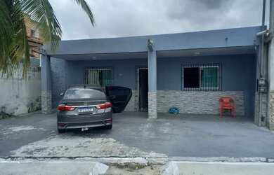 Imagem: A casa possui 4 Dormitórios, 5 Banheiros, 2 Vagas na garagem