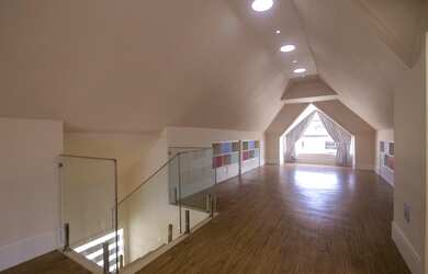 Imagem 11: Casa de condomínio para venda possui 360 metros quadrados com 4 quartos