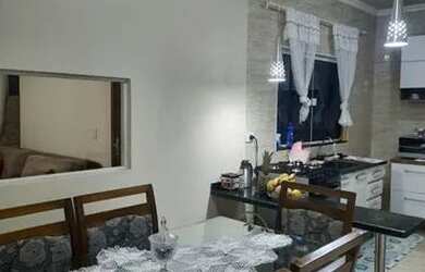 Imagem: A casa possui 3 Dormitórios, 2 Banheiros, 2 Vagas na garagem