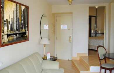 Imagem: O studio à venda possui 1 Dormitório, 1 Banheiro, 1 Vaga na